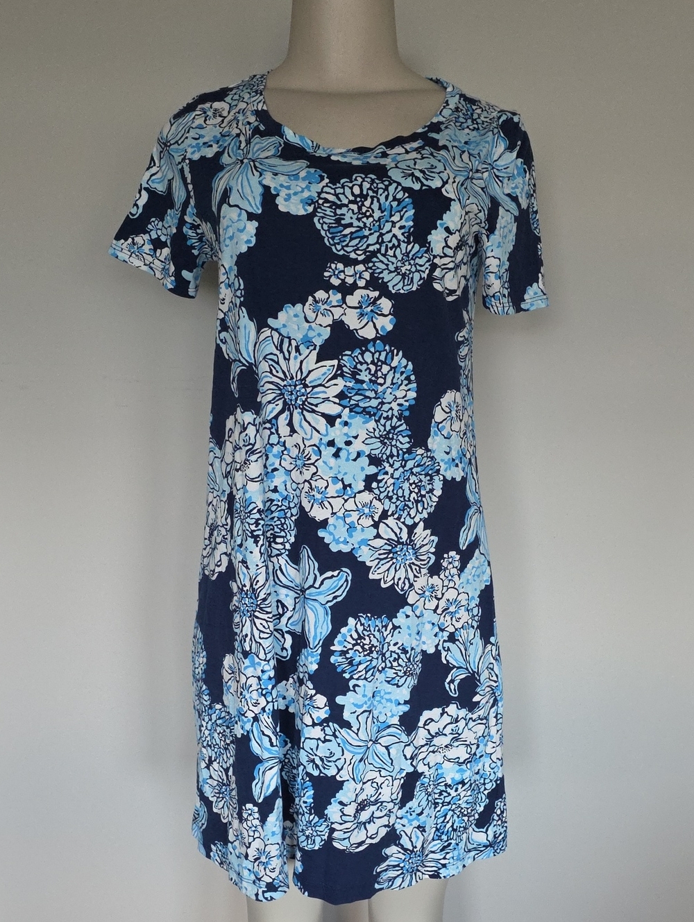 Lilly Pulitzer blue/white floral pullover lounging dress-S